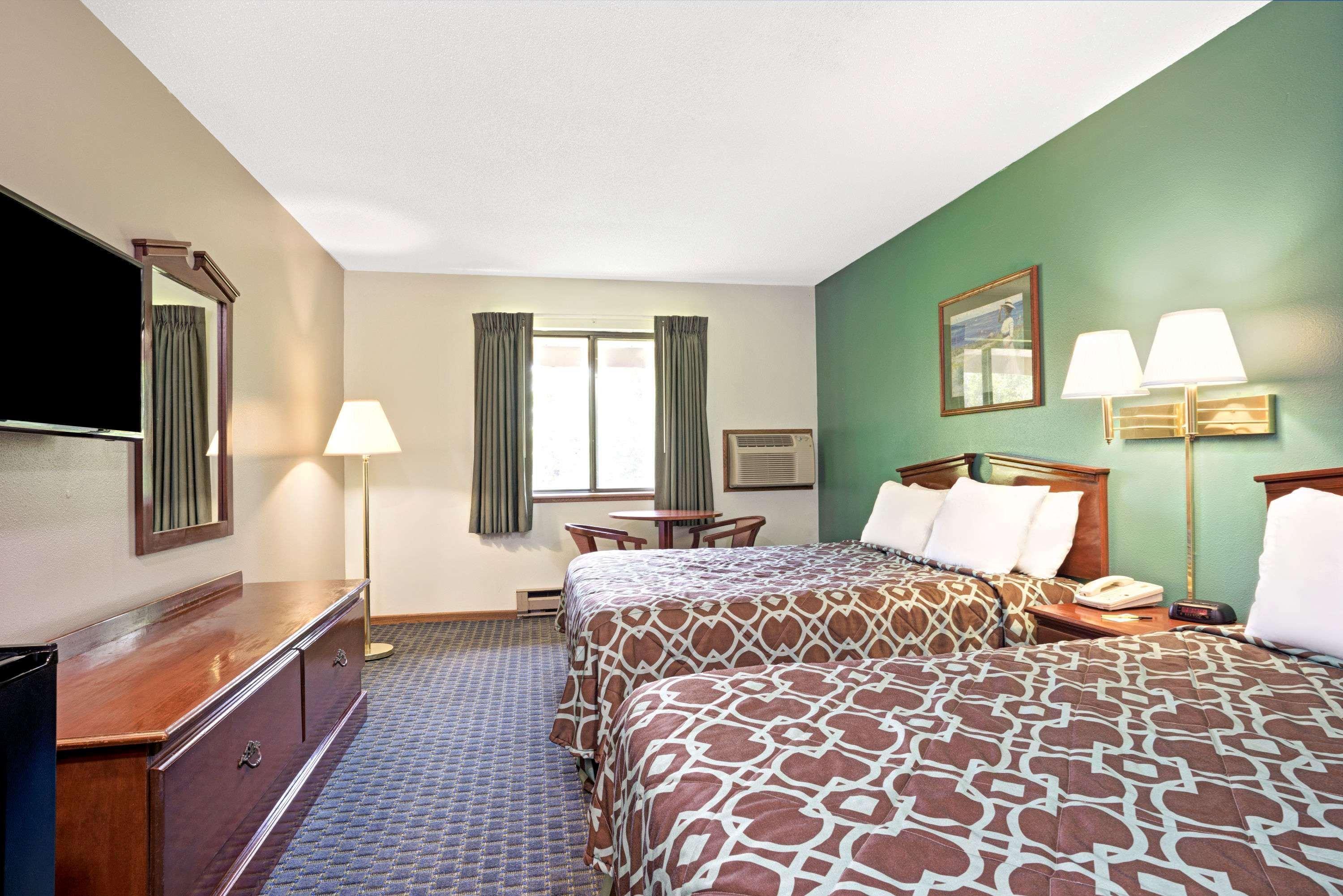 Hotel Super 8 By Wyndham Hudson Exteriér fotografie